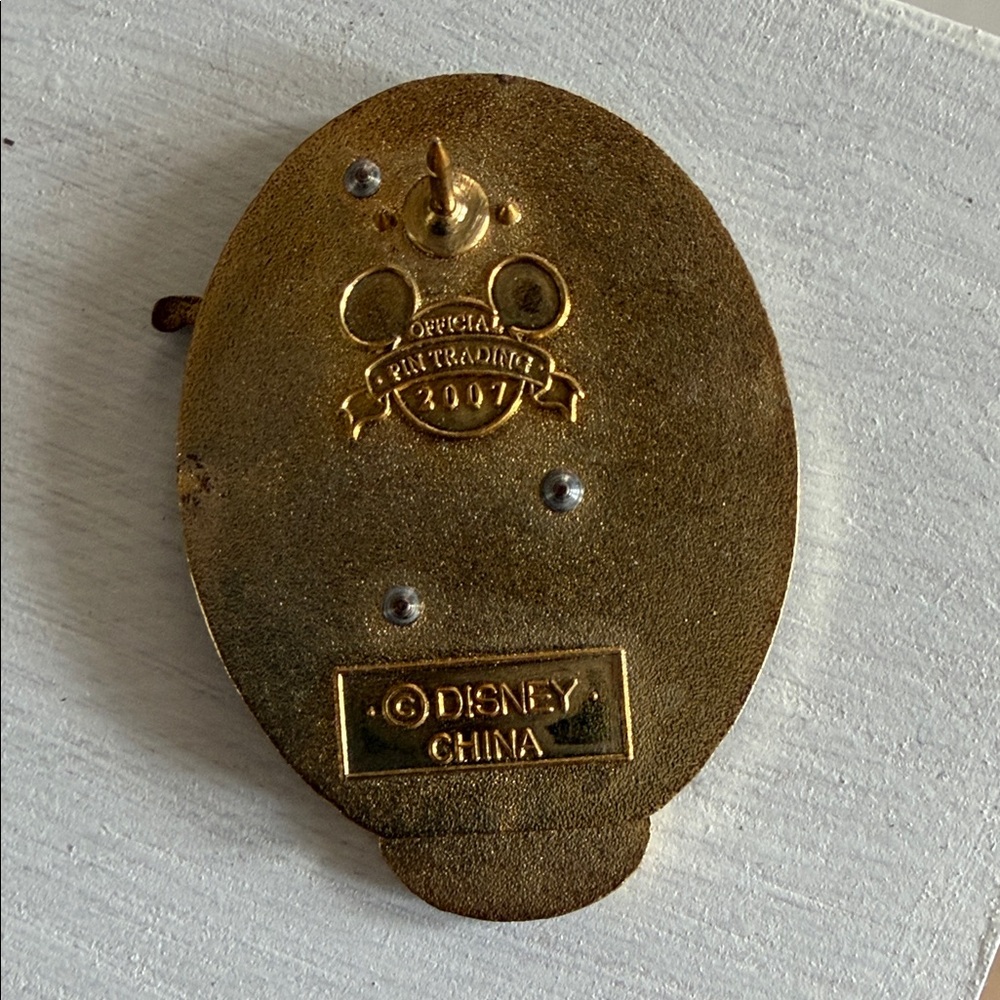 Disney Vintage 2007 Yacht Club Resort Trading Pin - Picture 4 of 4